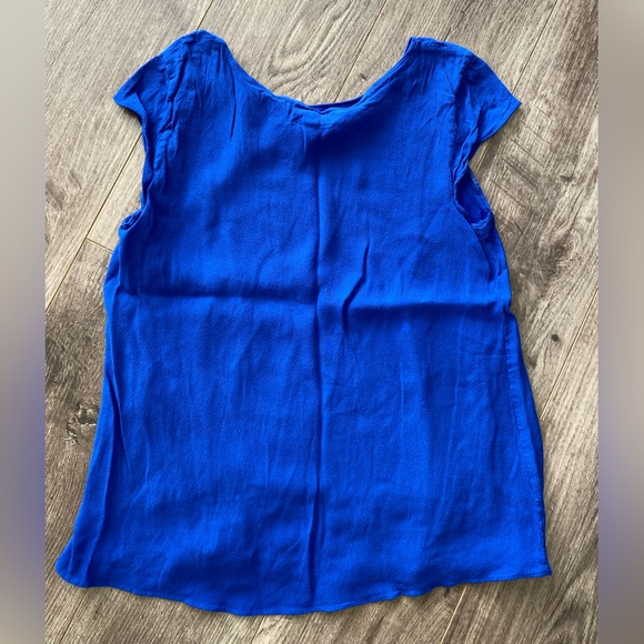 Aritzia Wilfred Free Juliger blue crepe short sleeve flowy blouse w/ cap sleeve - Picture 2 of 6